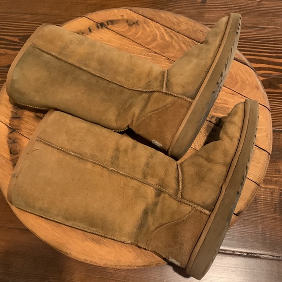 Ugh Boots, Tall SZ 9 - Picture 6 of 8